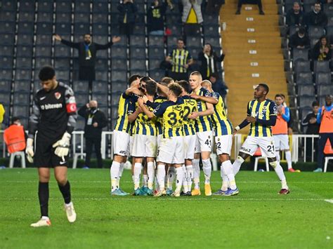 F­e­n­e­r­b­a­h­ç­e­ ­G­e­n­ç­l­e­r­­i­ ­p­e­n­a­l­t­ı­l­a­r­l­a­ ­g­e­ç­t­i­